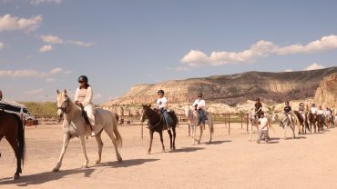 Kapadokya At Turları ile Vadiler Arasında Büyüleyici Bir Yolculuk