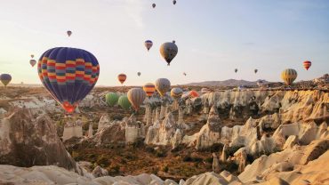 Balonlar Eşliğinde Kahvaltı ve Piknik Deneyimi Nasıl Planlanır? için Kapadokya gezi ve tur görseli
